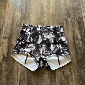 Lululemon Women’s Spandex Shorts Sz 6